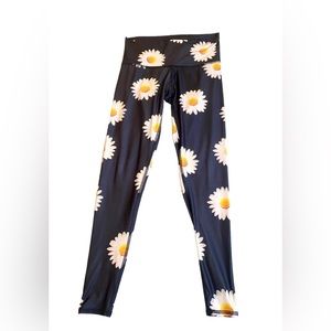 Teeki Daisy Flower Hot Pant Leggings